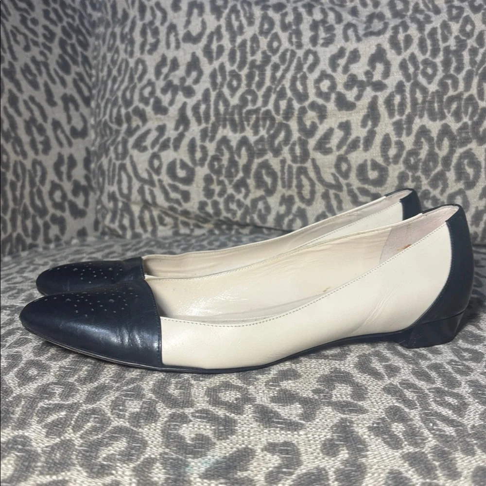 Brooks Brothers ballet flats black & cream leather flats eyelet toe detail 8.5